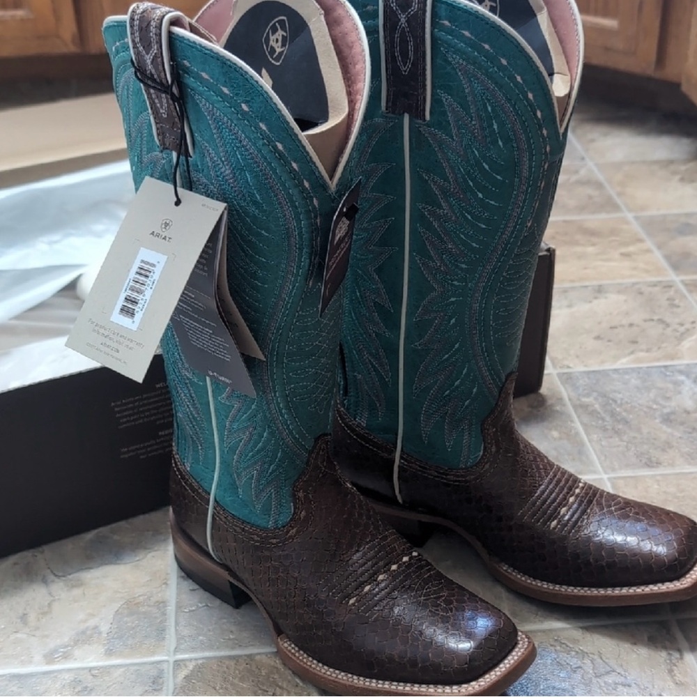 Ariat Women's Boots, NWT and box, Teal and Brown. Never worn.